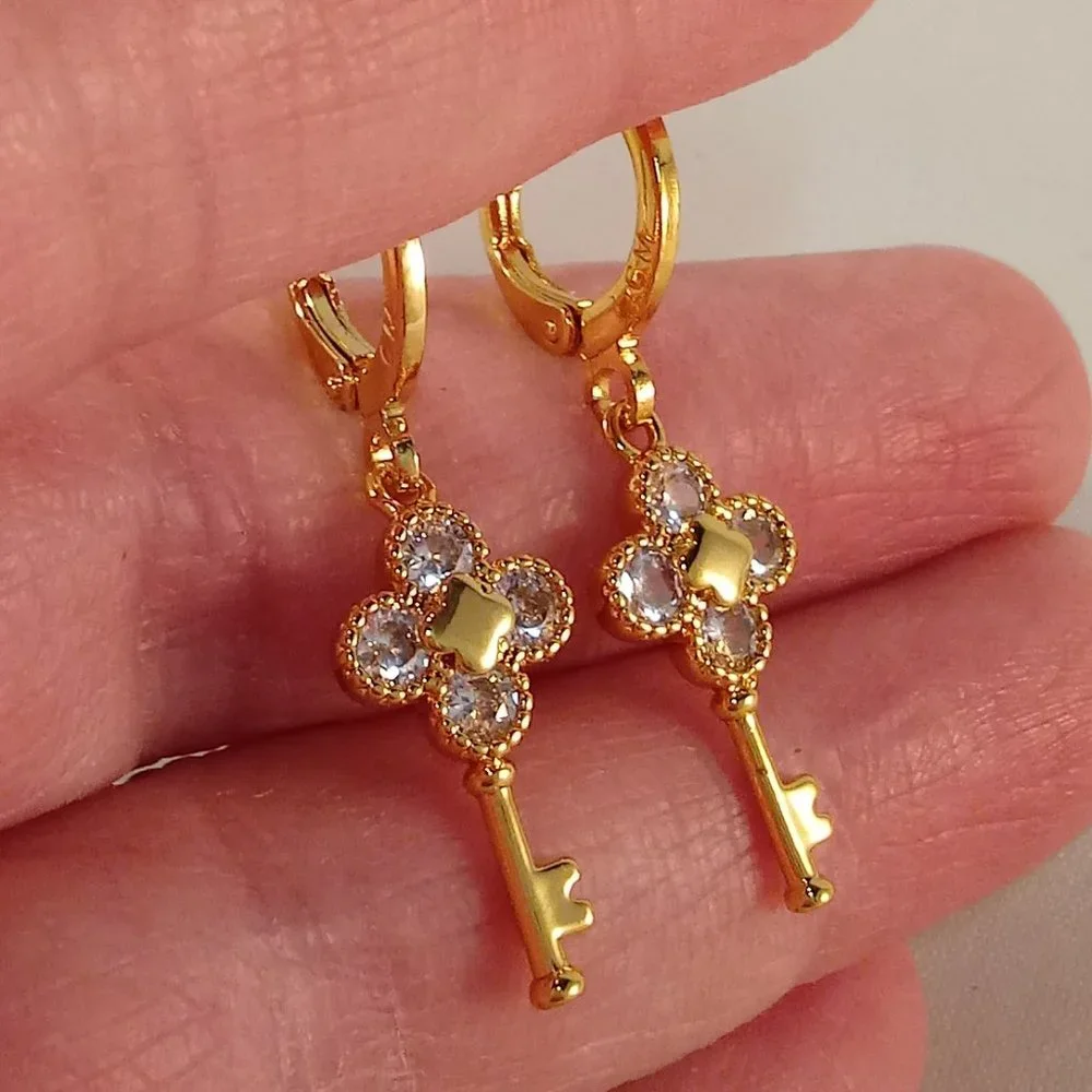 18K Yellow Gold Filled Diamond Zircon Carved Flower Key Dangle Earrings Gift - Picture 1 of 4